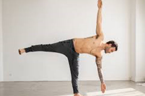 Posizioni yoga primaverili per la salute e il benessere1