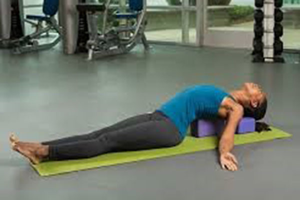 Posturas de ioga de primavera para saúde e bem-estar10