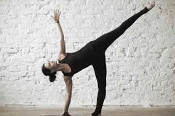Posturas de ioga de primavera para saúde e bem-estar2
