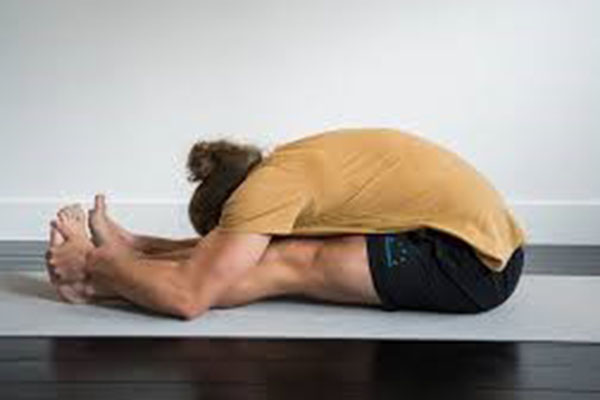 Fréijoer Yoga Posen fir Gesondheet a Wellness8