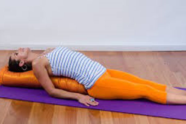 Poses de yoga de printemps pour la santé et le bien-être9