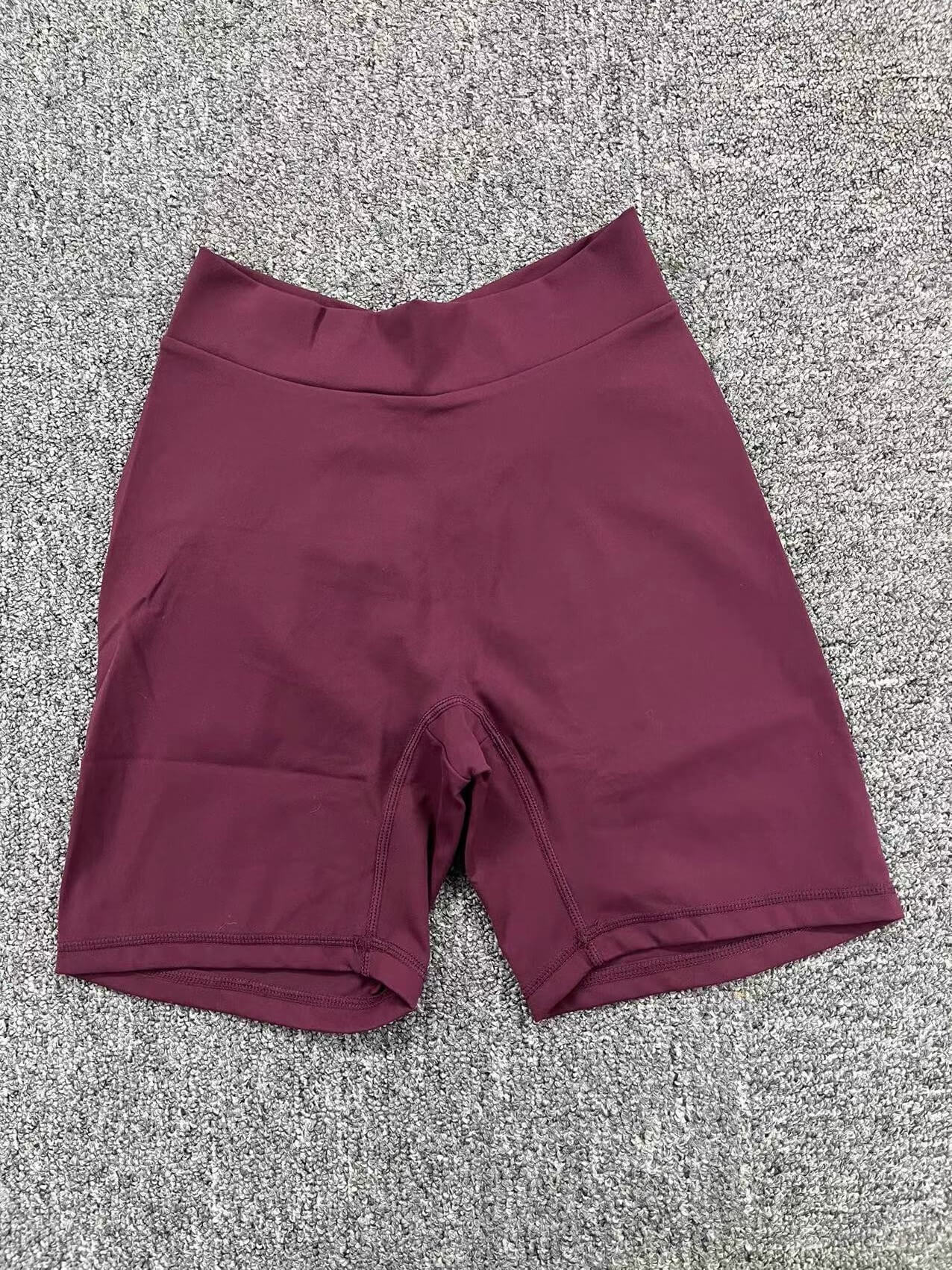 Pantaloncini da motociclista con culo scrunch con taglio a V da donna Pantaloncini da yoga per allenamento in palestra in tinta unita con logo personalizzato102