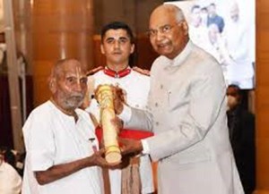 Padma Shri Swami Sivananda performs yoga4